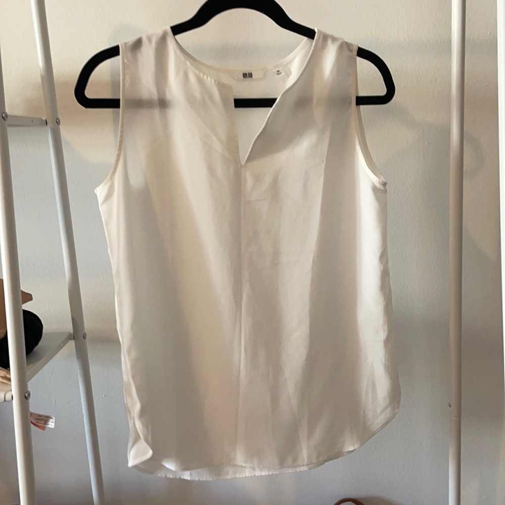 Uniqlo sleeves top